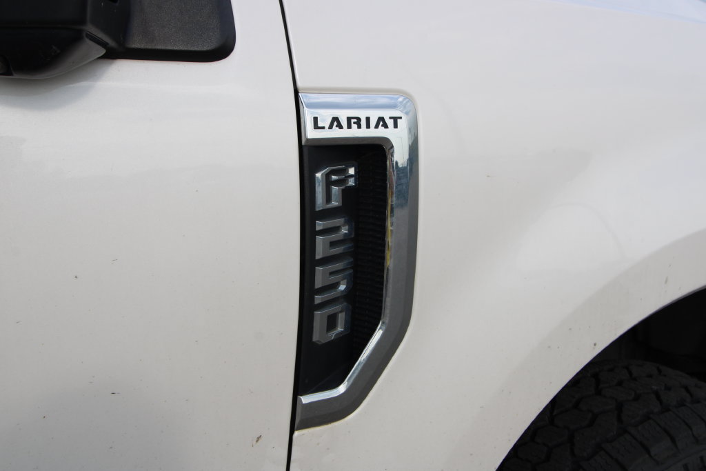 Used 2019 Ford F250 Lariat w/ Lariat Ultimate Package AWD/4WD image 13