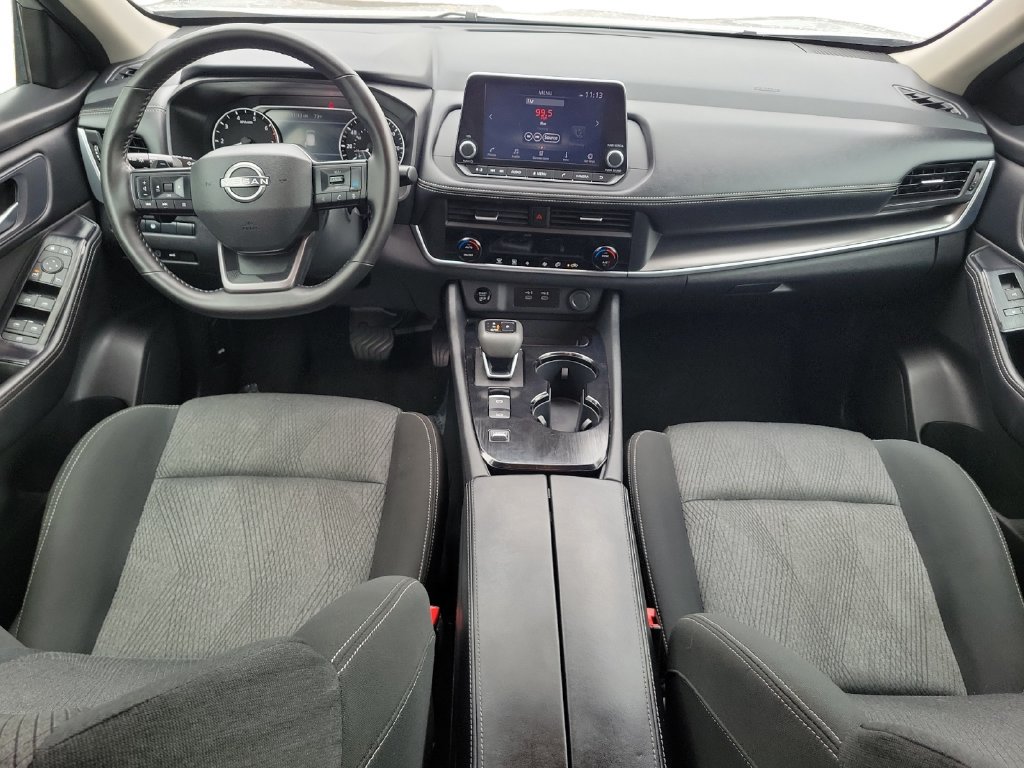 Used 2025 Nissan Rogue SV FWD image 11