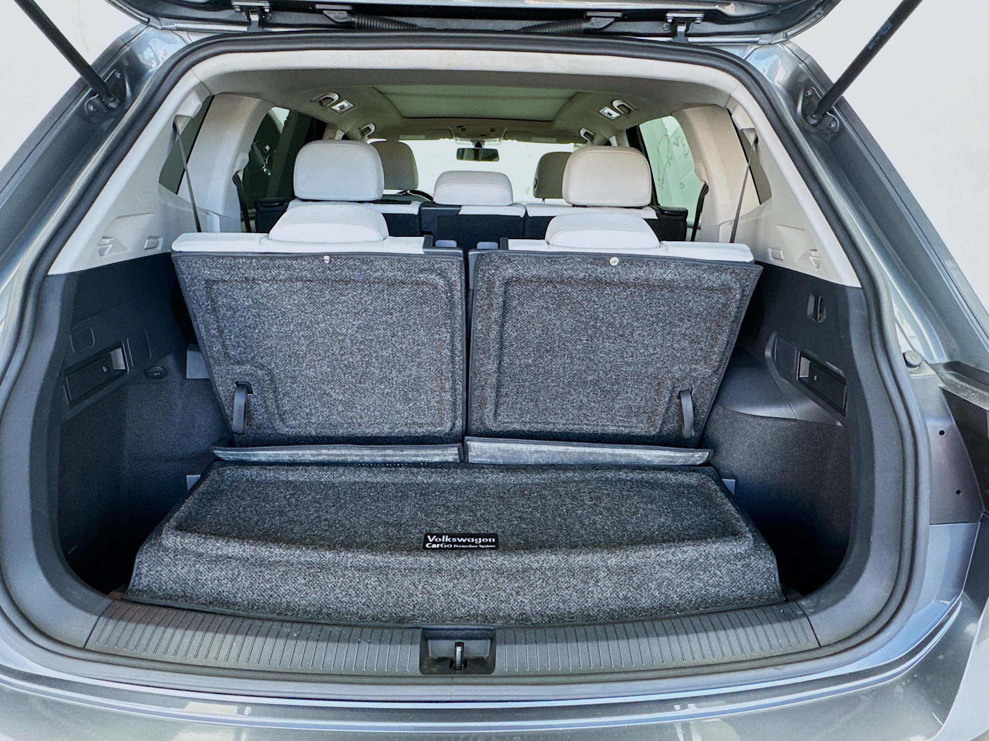 Used 2020 Volkswagen Tiguan SE w/ Panoramic Sunroof Package FWD image 18