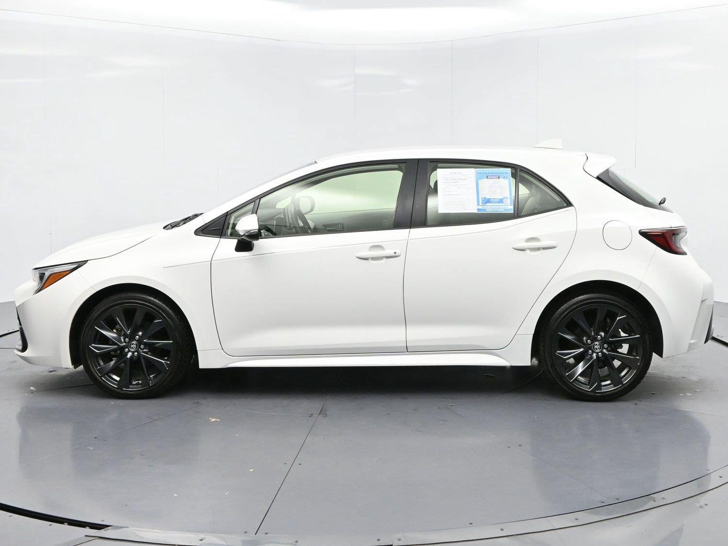 Used 2024 Toyota Corolla XSE FWD image 4