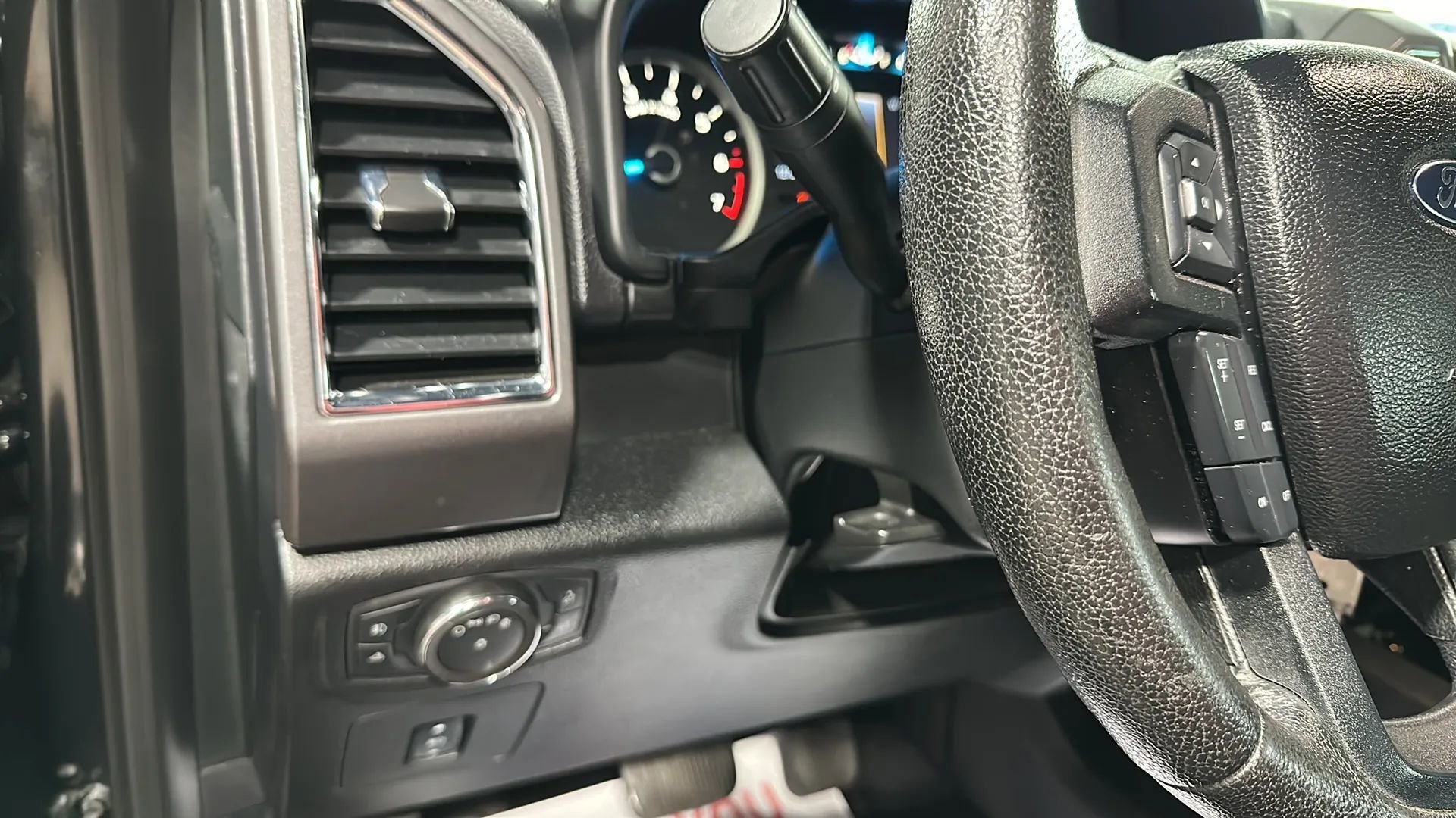 Used 2015 Ford F150 XLT w/ Equipment Group 301A Mid AWD/4WD image 26