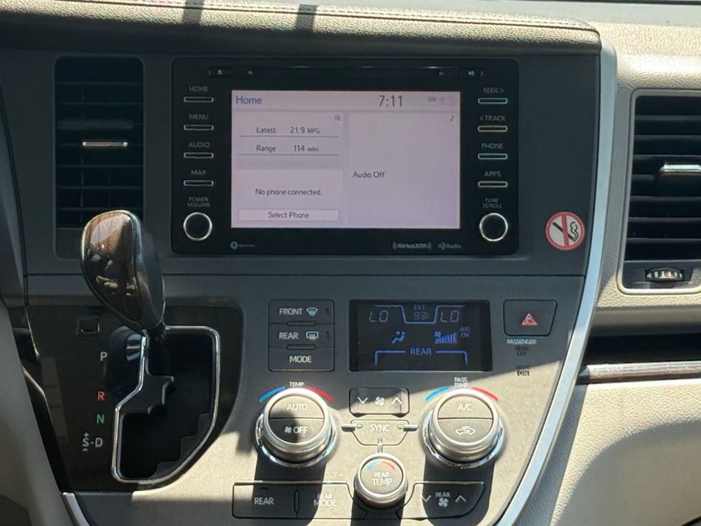 Used 2020 Toyota Sienna XLE FWD image 13