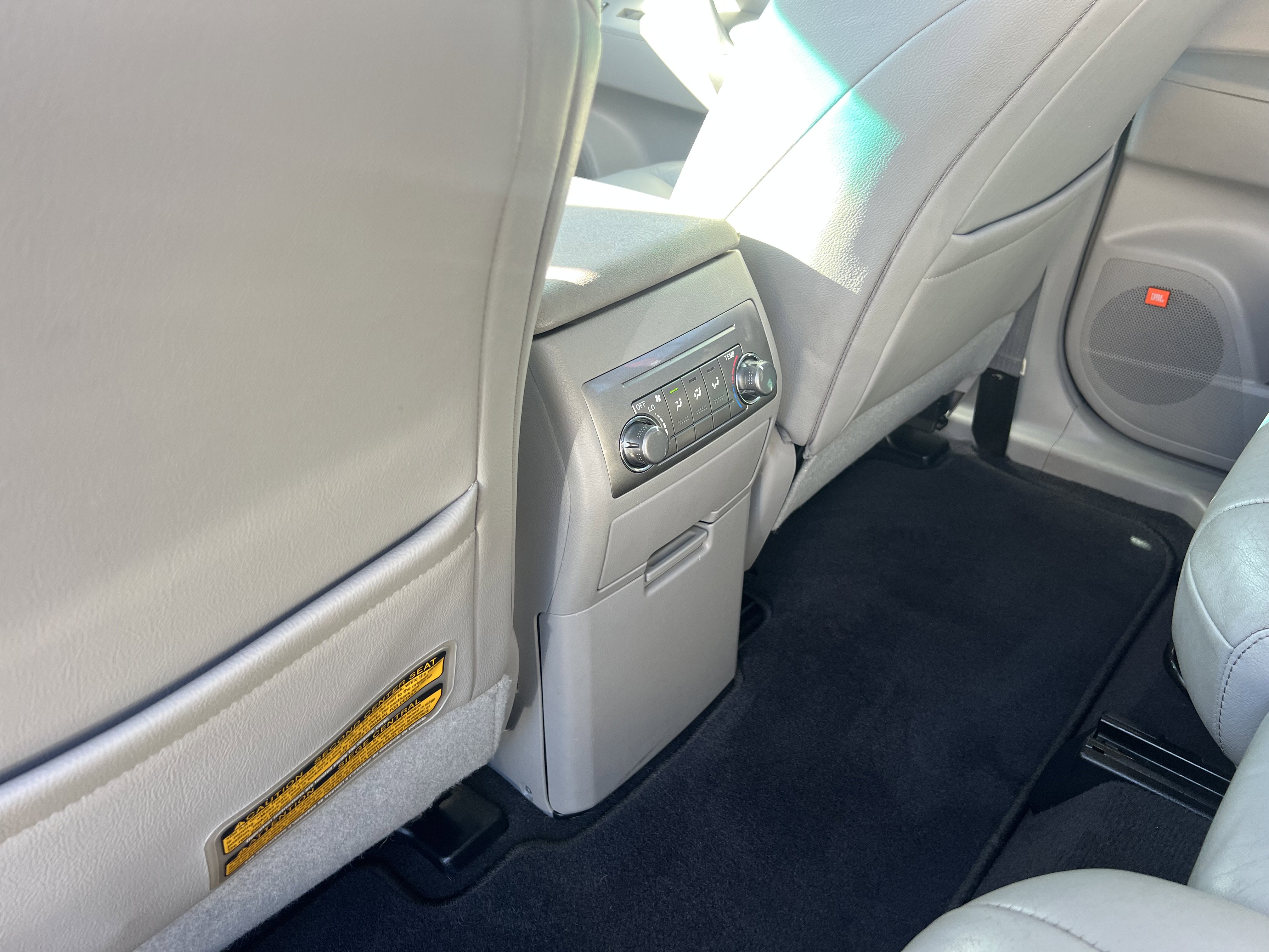 Used 2011 Toyota Highlander SE w/ Tow Pkg FWD image 26