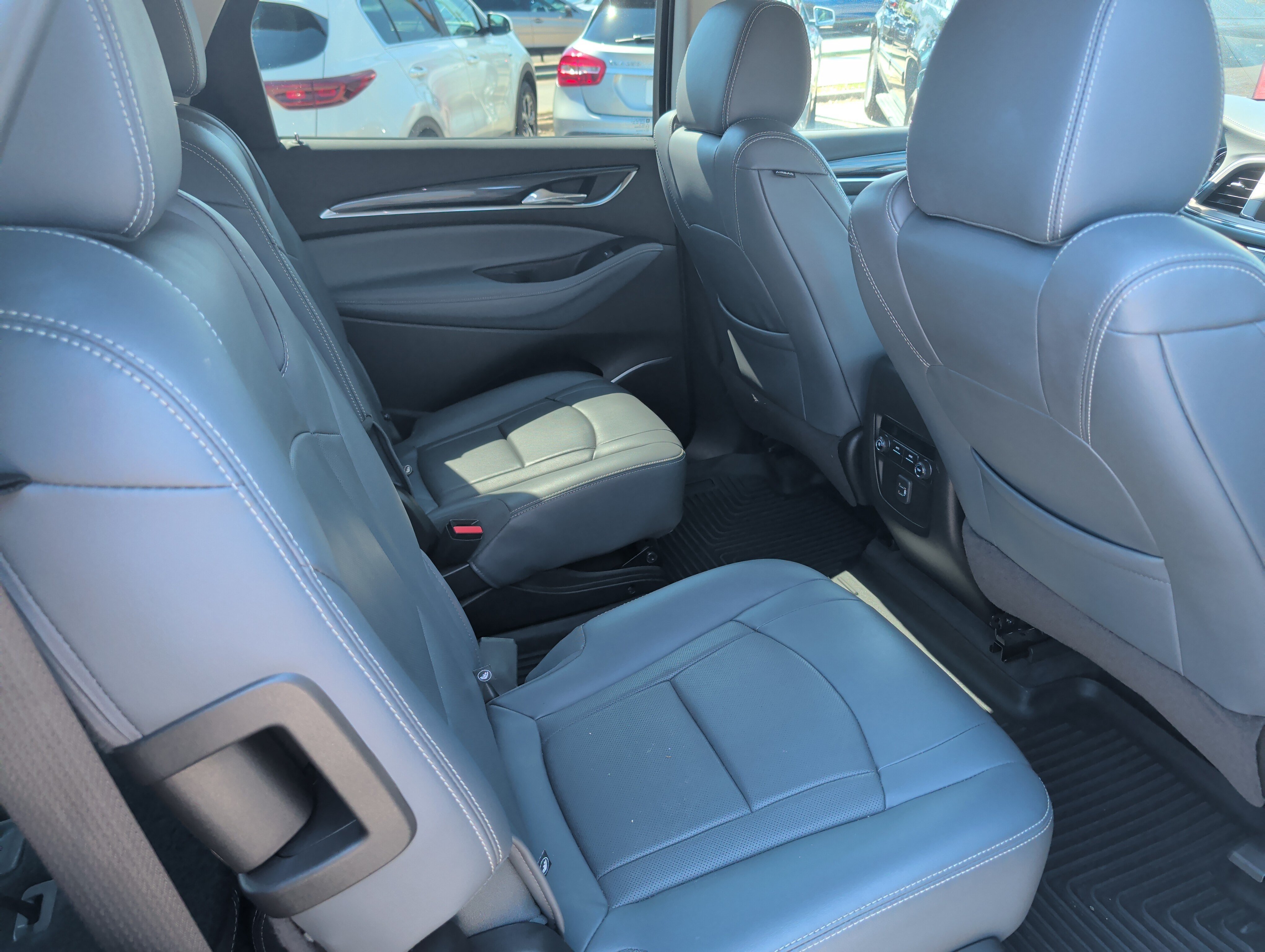 Used 2019 Buick Enclave Essence FWD image 29