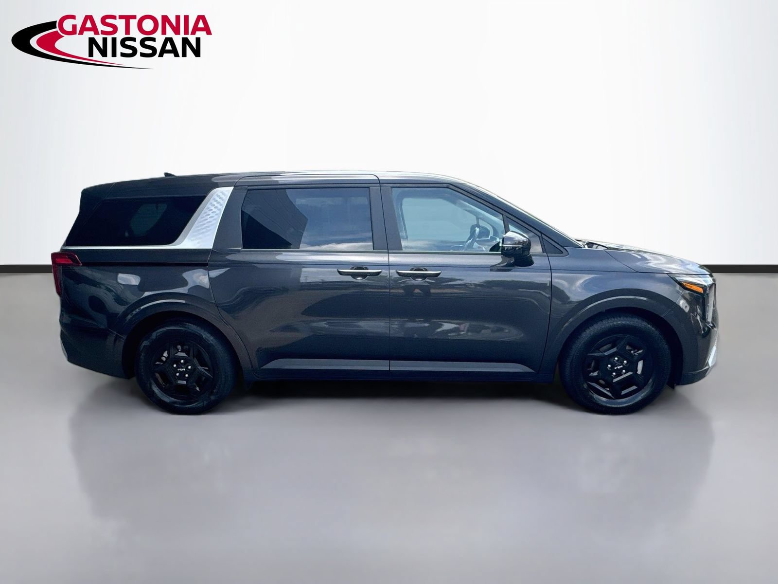 Used 2025 Kia Carnival FWD image 10