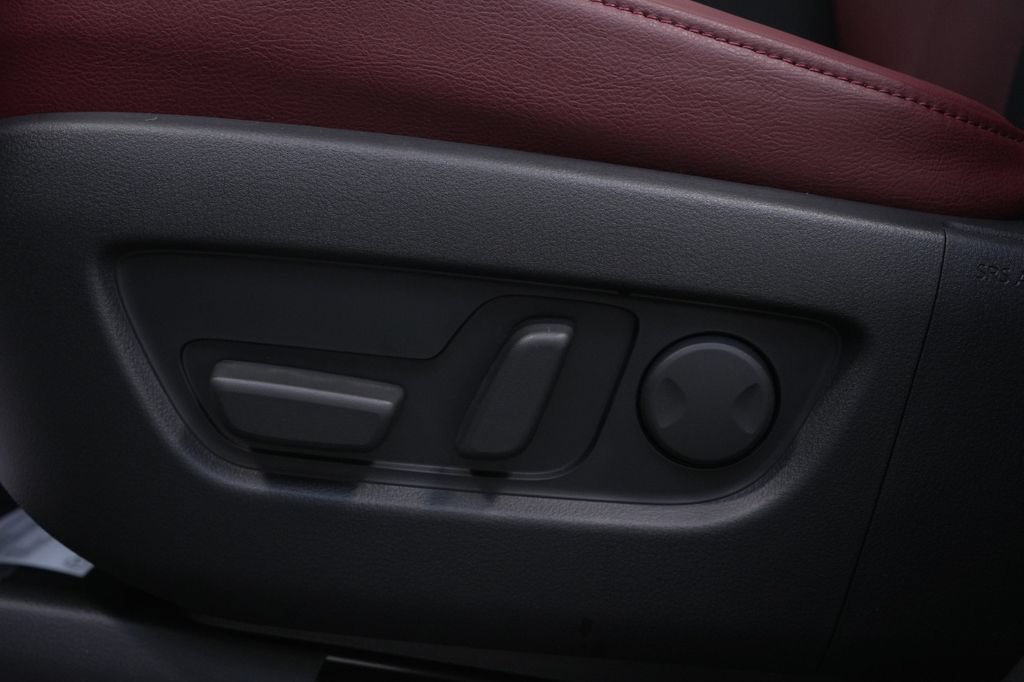 New 2025 MAZDA CX-70 Plug-In Hybrid w/ Premium Plus AWD/4WD image 29