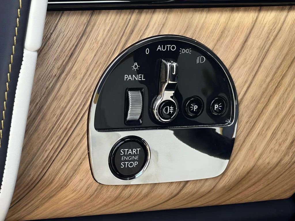 New 2025 Rolls-Royce Cullinan image 7