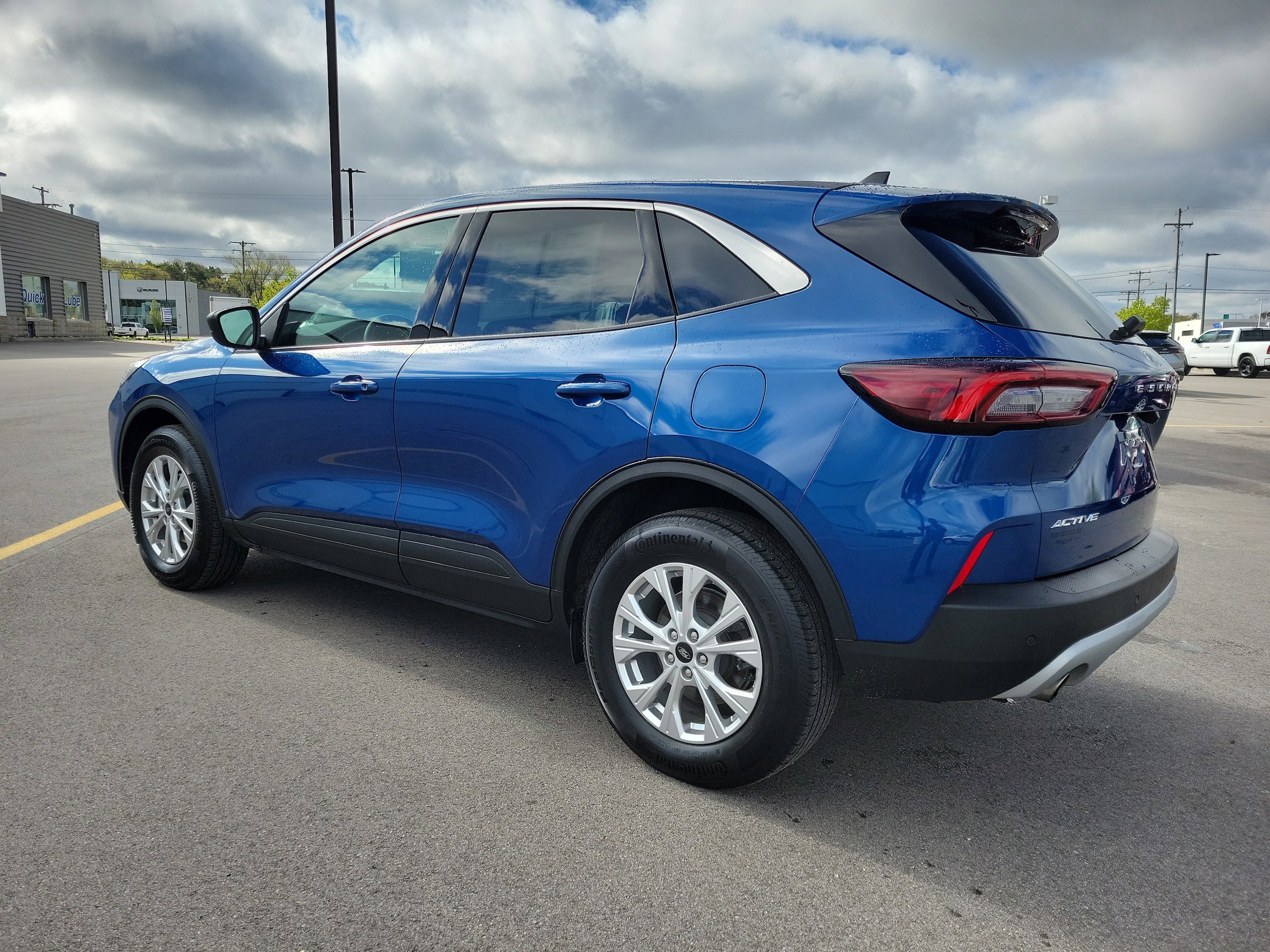 Used 2023 Ford Escape Active w/ Tech Pack #1 AWD/4WD image 3