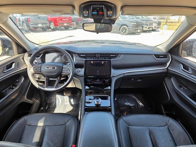 Certified 2023 Jeep Grand Cherokee Limited w/ Black Appearance Package AWD/4WD image 21