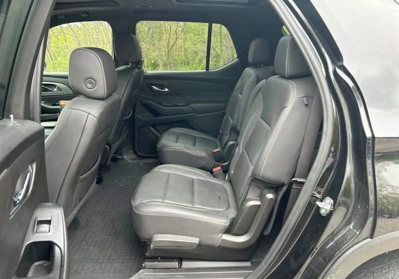 Used 2023 Chevrolet Traverse LT w/ LT Premium Package AWD/4WD image 9