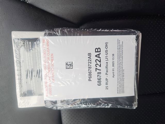 Used 2025 Chrysler Pacifica Select image 56