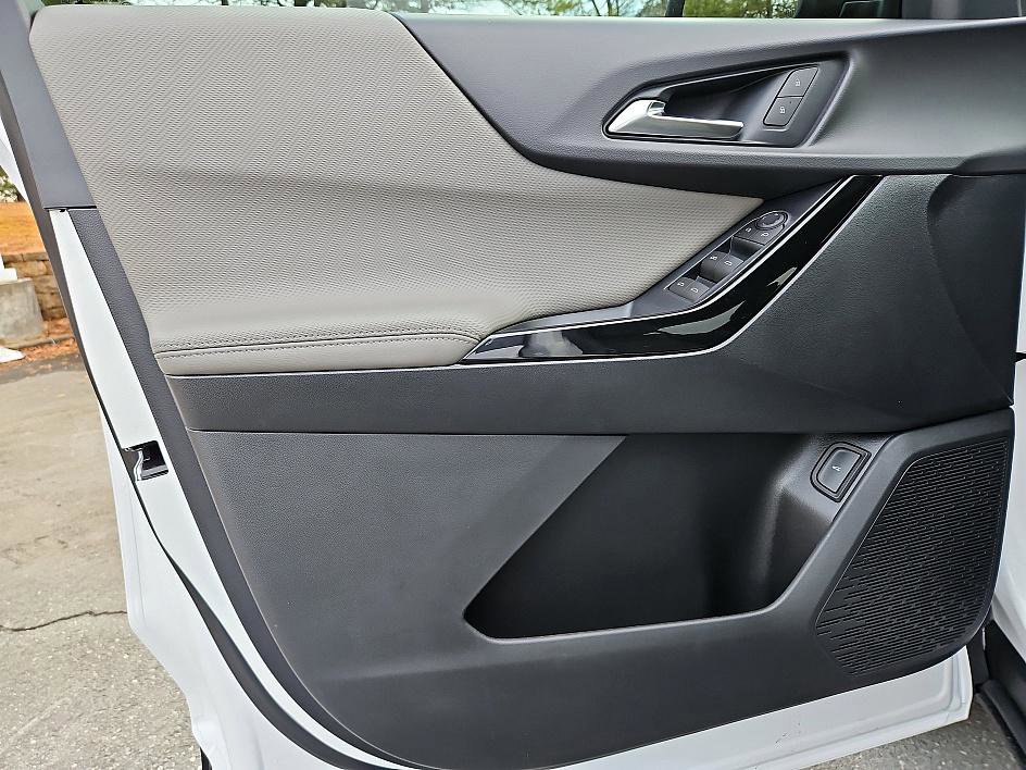 New 2026 Chevrolet Equinox LT w/ Convenience Package II image 13