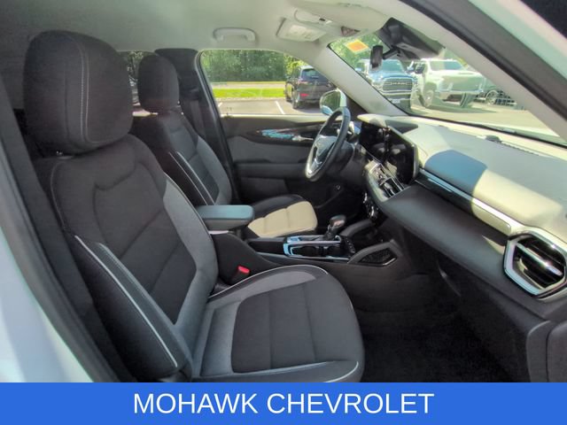 Used 2025 Chevrolet TrailBlazer LT w/ Convenience Package AWD/4WD image 27