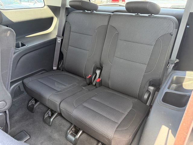 Used 2023 GMC Acadia SLE FWD image 12