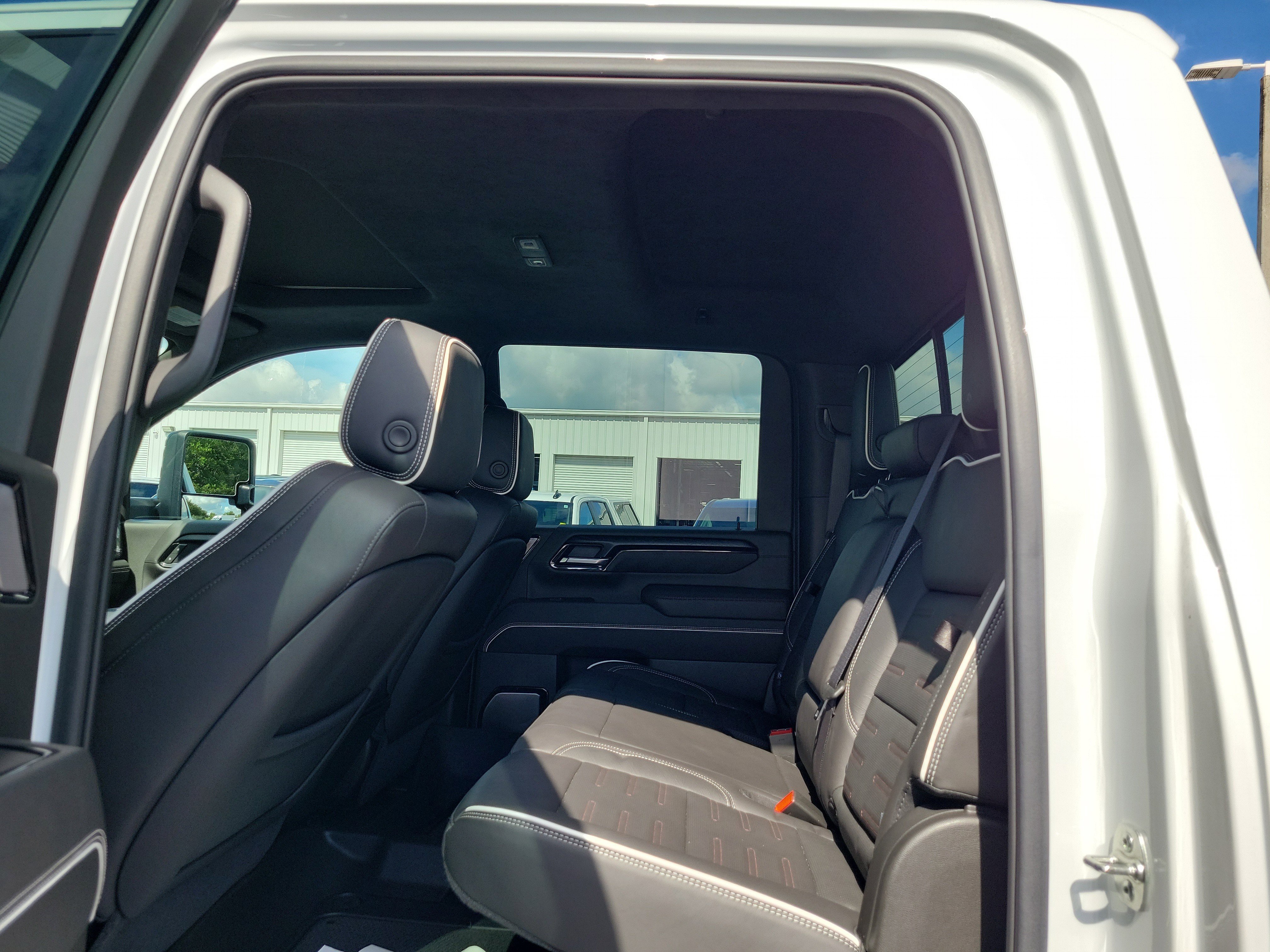 Used 2025 GMC Sierra 2500 AT4X AWD/4WD image 13