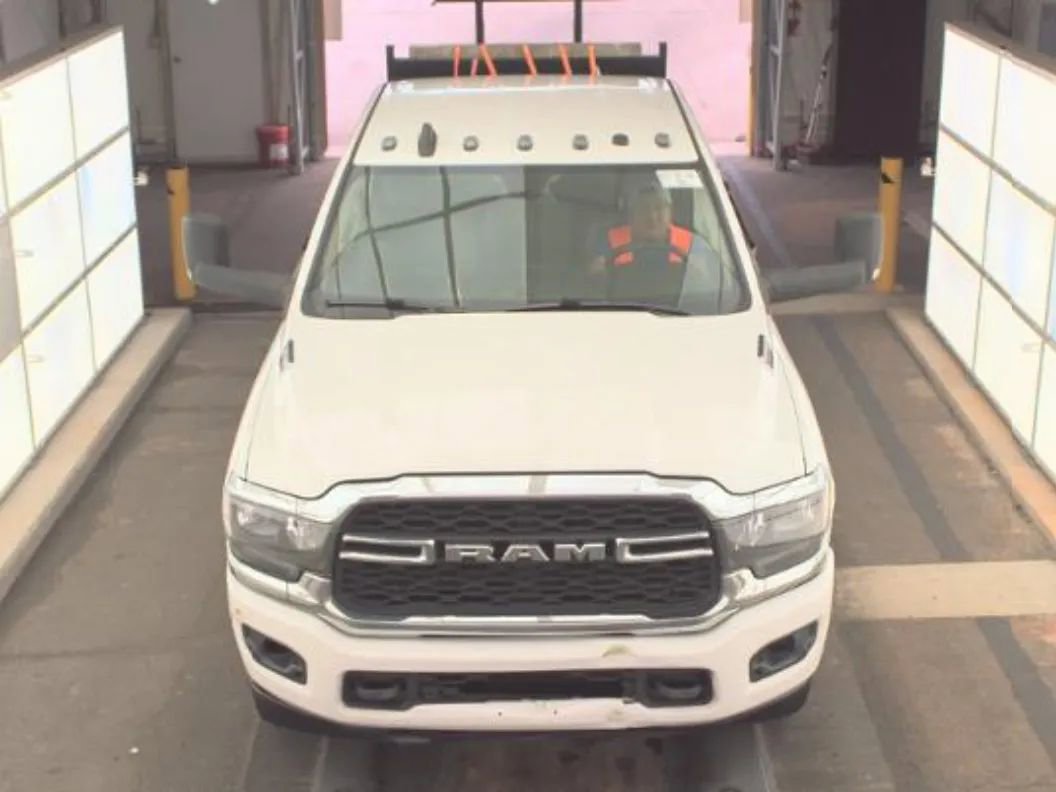 Used 2020 RAM 3500 4x4 Crew Cab DRW w/ Chrome Appearance Group image 6