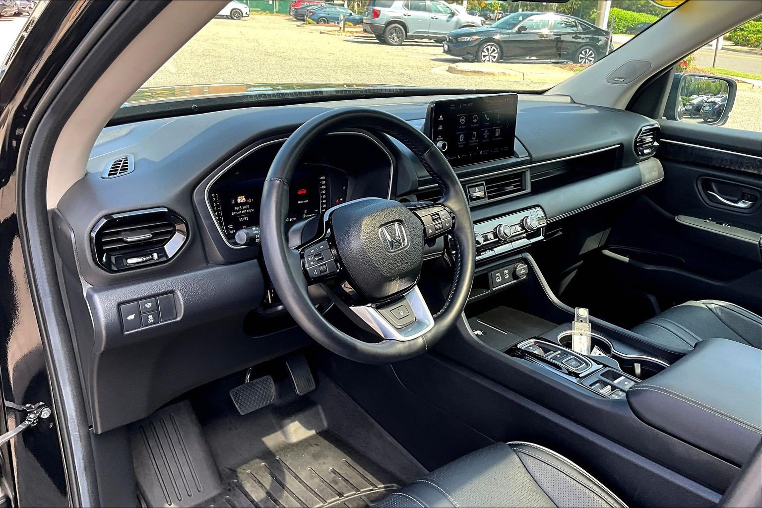 Used 2025 Honda Pilot Elite image 13