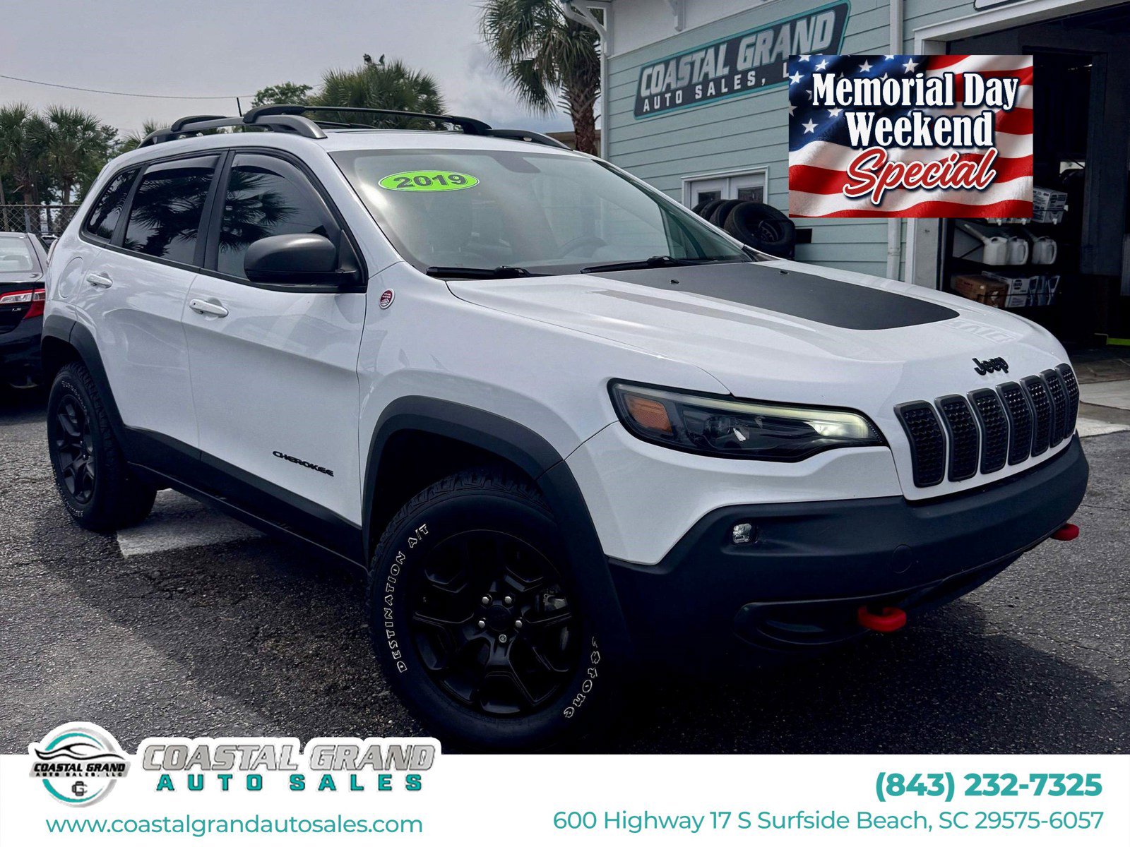 Used 2019 Jeep Cherokee Trailhawk w/ Comfort/Convenience Group AWD/4WD image 1