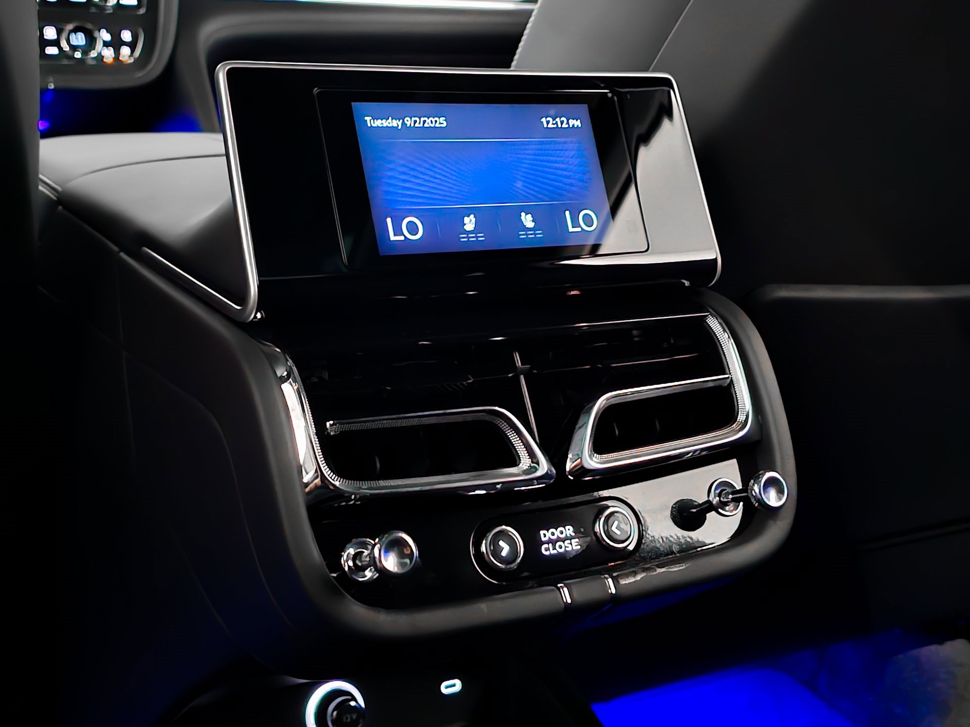 Used 2023 Bentley Bentayga Extended Wheelbase image 46