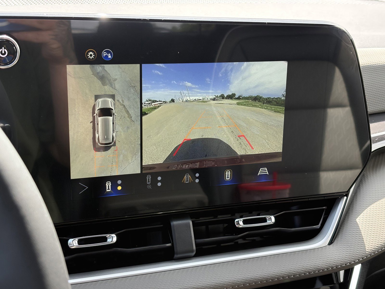 New 2026 Chevrolet Equinox LT w/ Convenience Package II FWD image 24