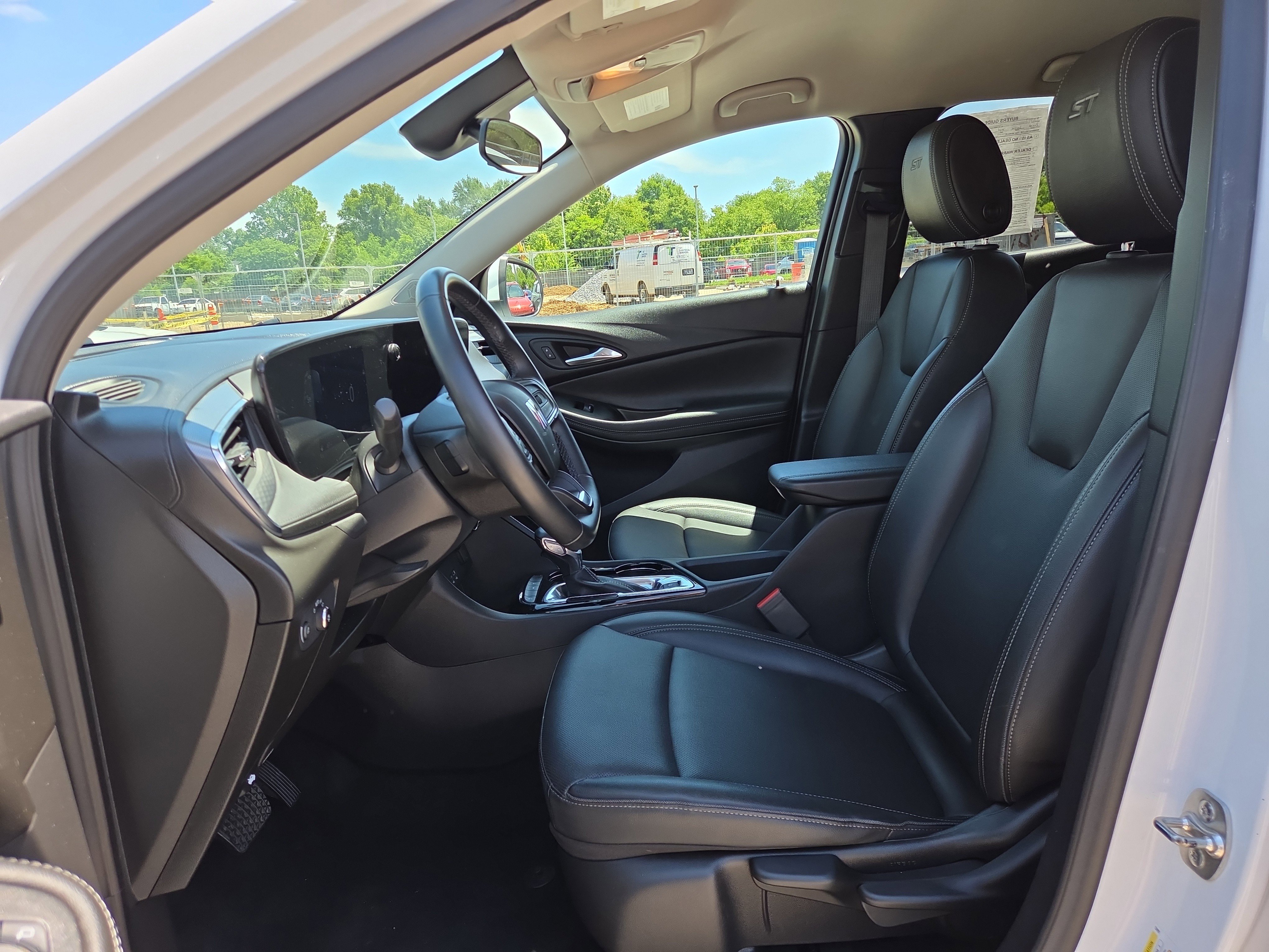 Used 2024 Buick Encore GX Sport Touring FWD image 10