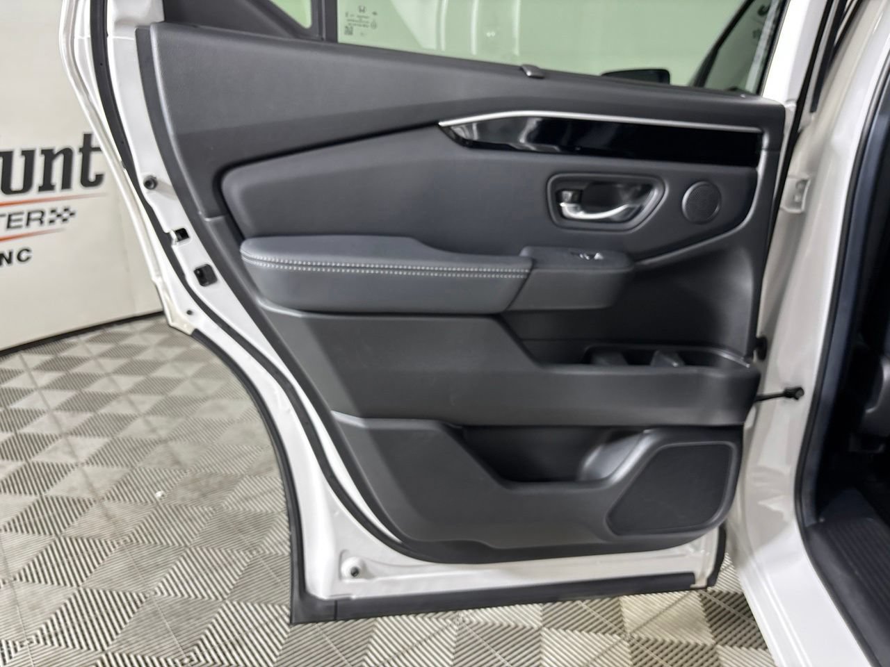Used 2025 Honda Pilot Touring image 23