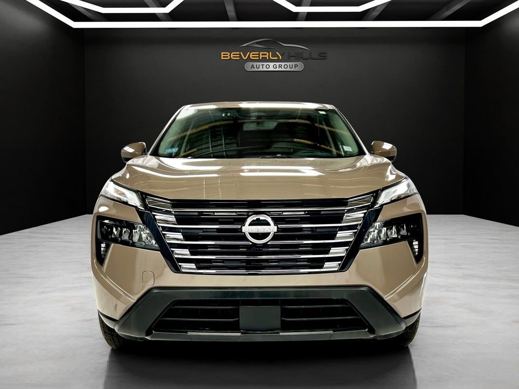 Used 2025 Nissan Rogue SV image 8