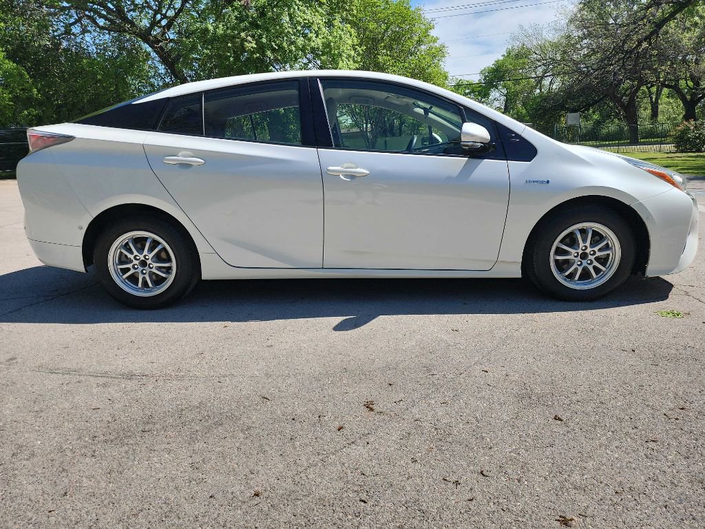 Used 2017 Toyota Prius Two w/ Prius Two Safety Plus Package FWD image 9