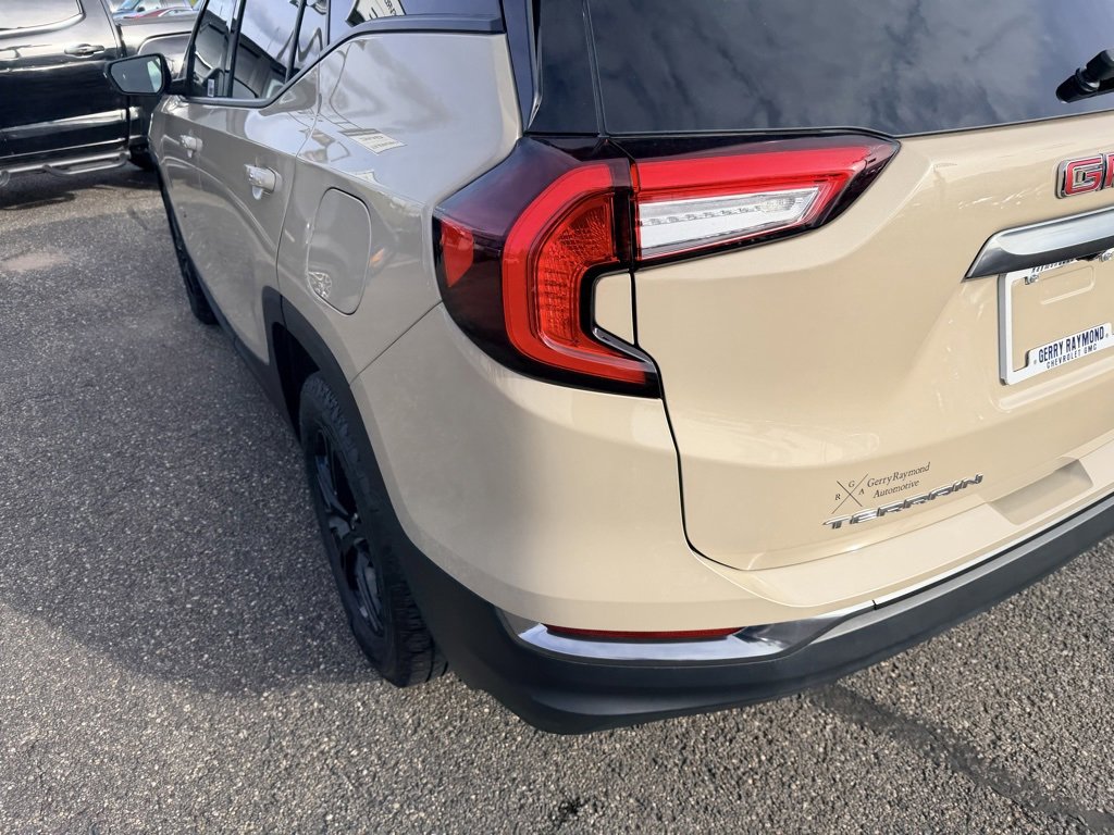 Used 2022 GMC Terrain AT4 image 8