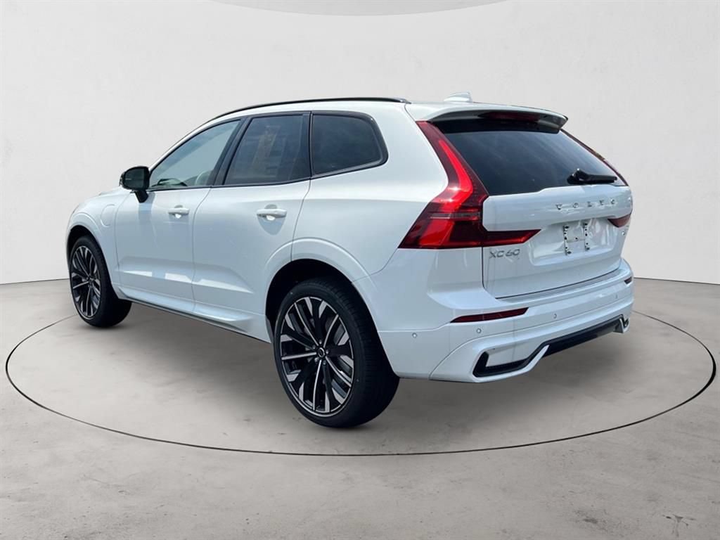Certified 2026 Volvo XC60 T8 Ultra w/ Protection Package Premier AWD/4WD image 3