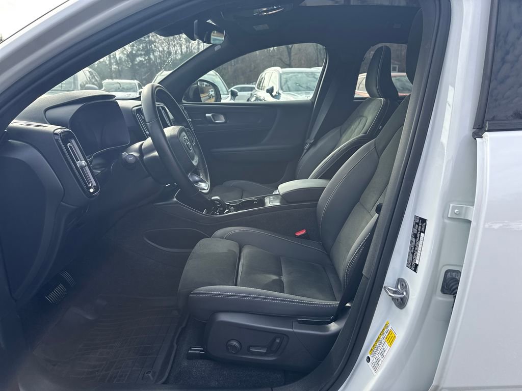 Certified 2023 Volvo C40 P8 Recharge Ultimate w/ Protection Package Premier image 11