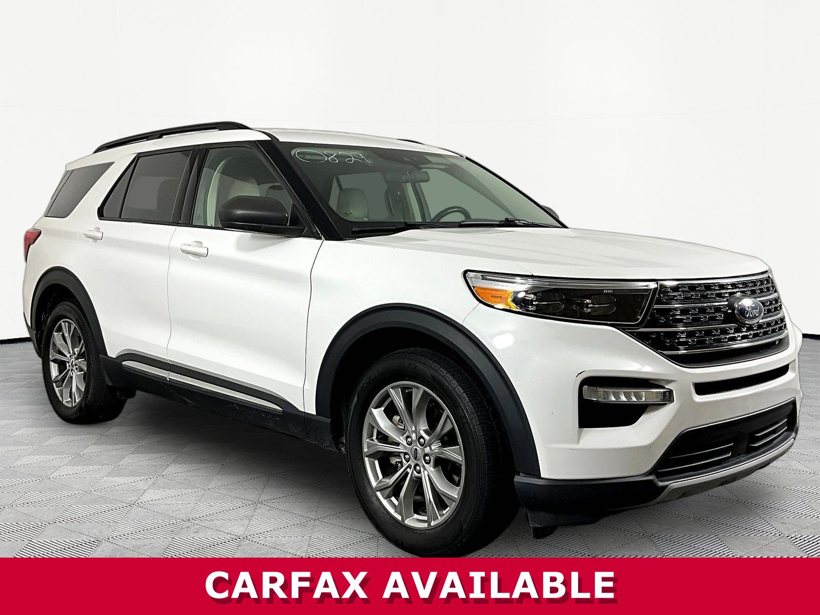 Used 2020 Ford Explorer XLT w/ Equipment Group 202A AWD/4WD image 3