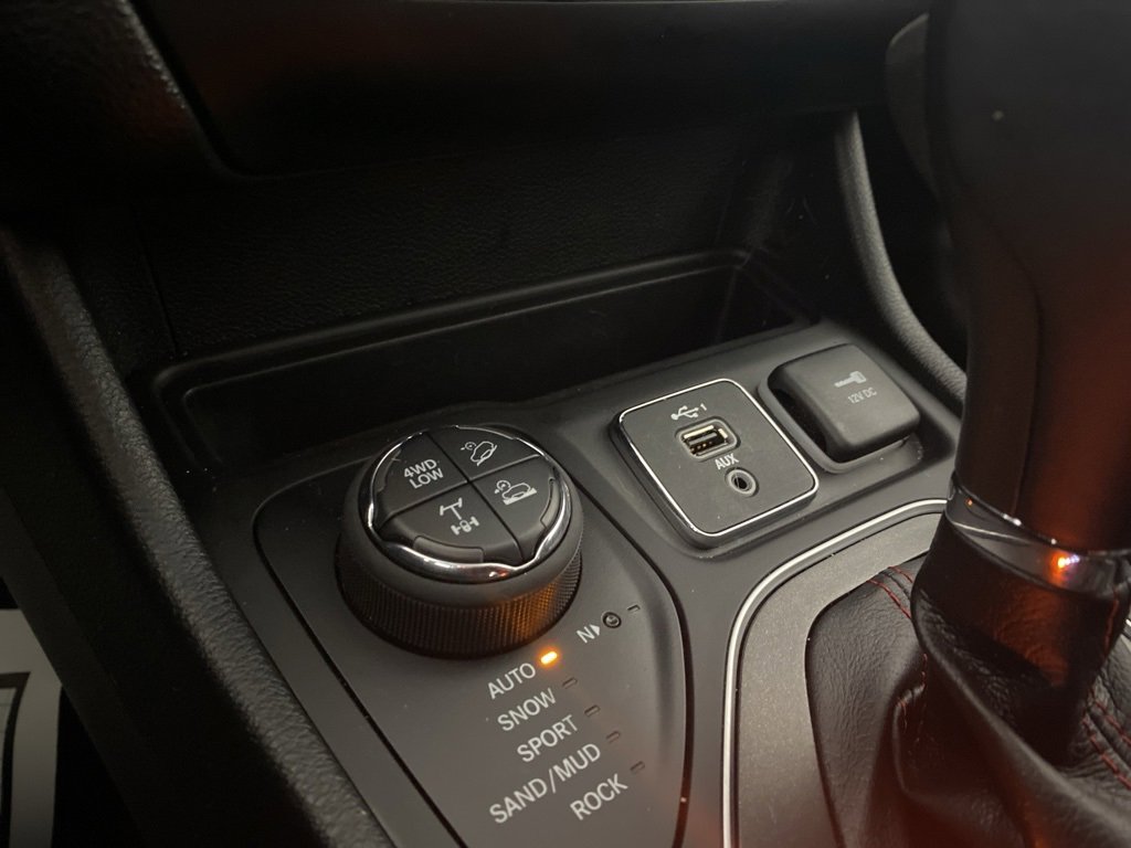 Used 2022 Jeep Cherokee Trailhawk w/ Comfort/Convenience Group image 24