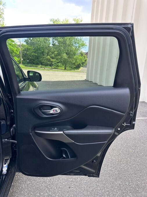 Used 2019 Jeep Cherokee Limited AWD/4WD image 22
