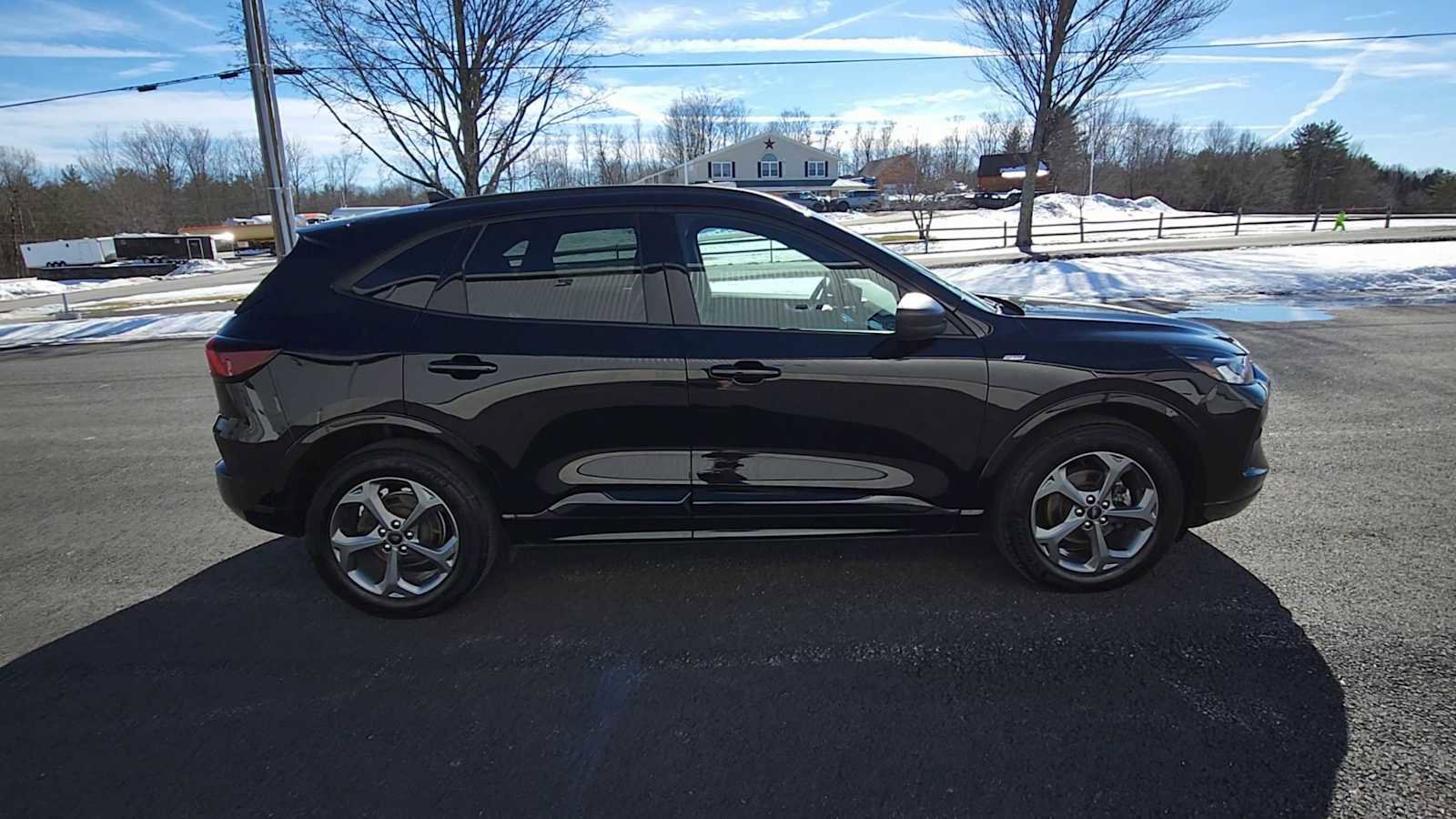 Used 2023 Ford Escape ST-Line w/ Tech Pack #1 AWD/4WD image 9