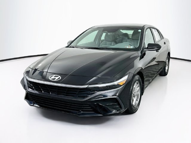 Certified 2025 Hyundai Elantra SE FWD image 3