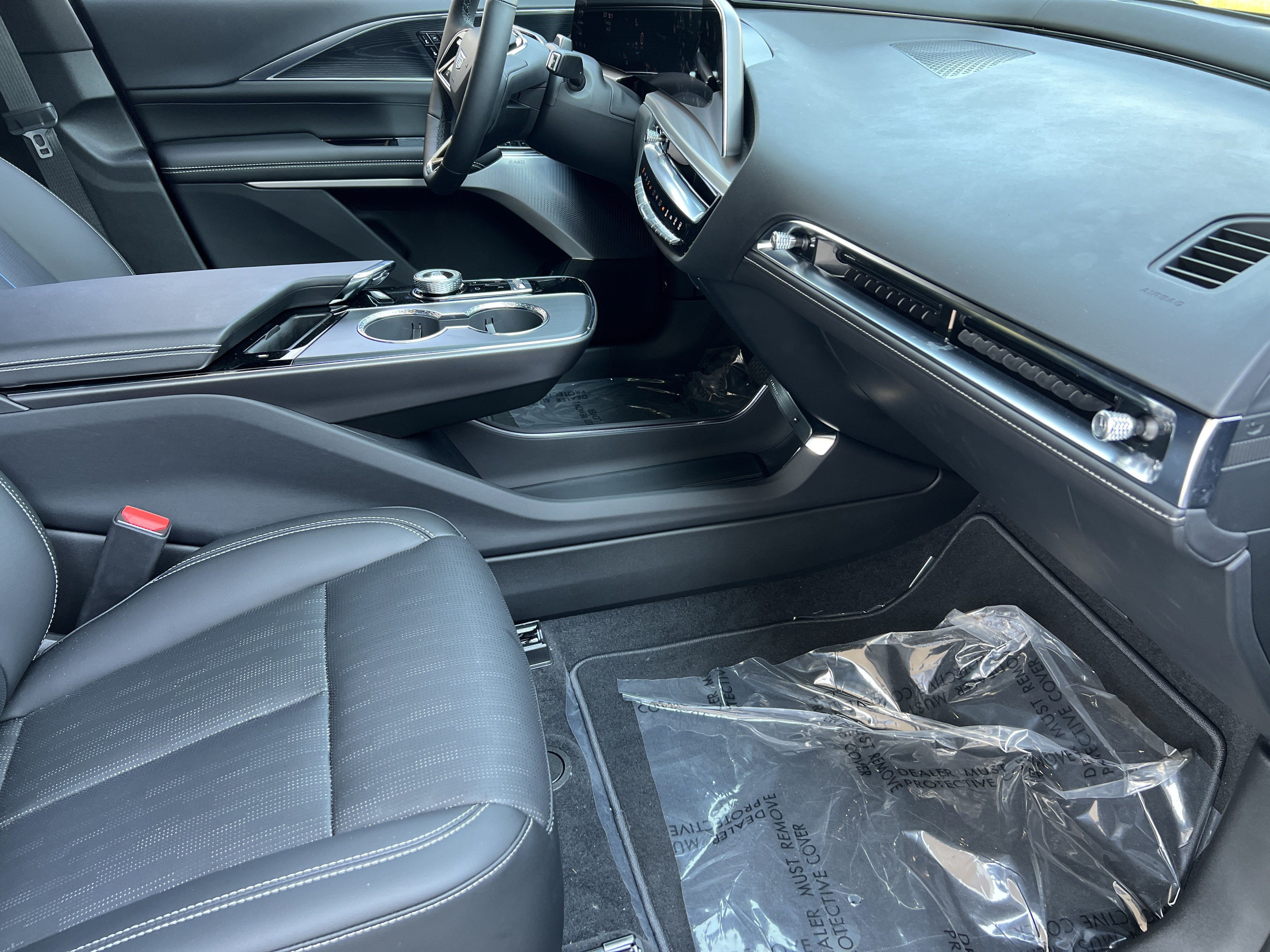 New 2026 Cadillac Lyriq Signature Sport AWD/4WD image 23