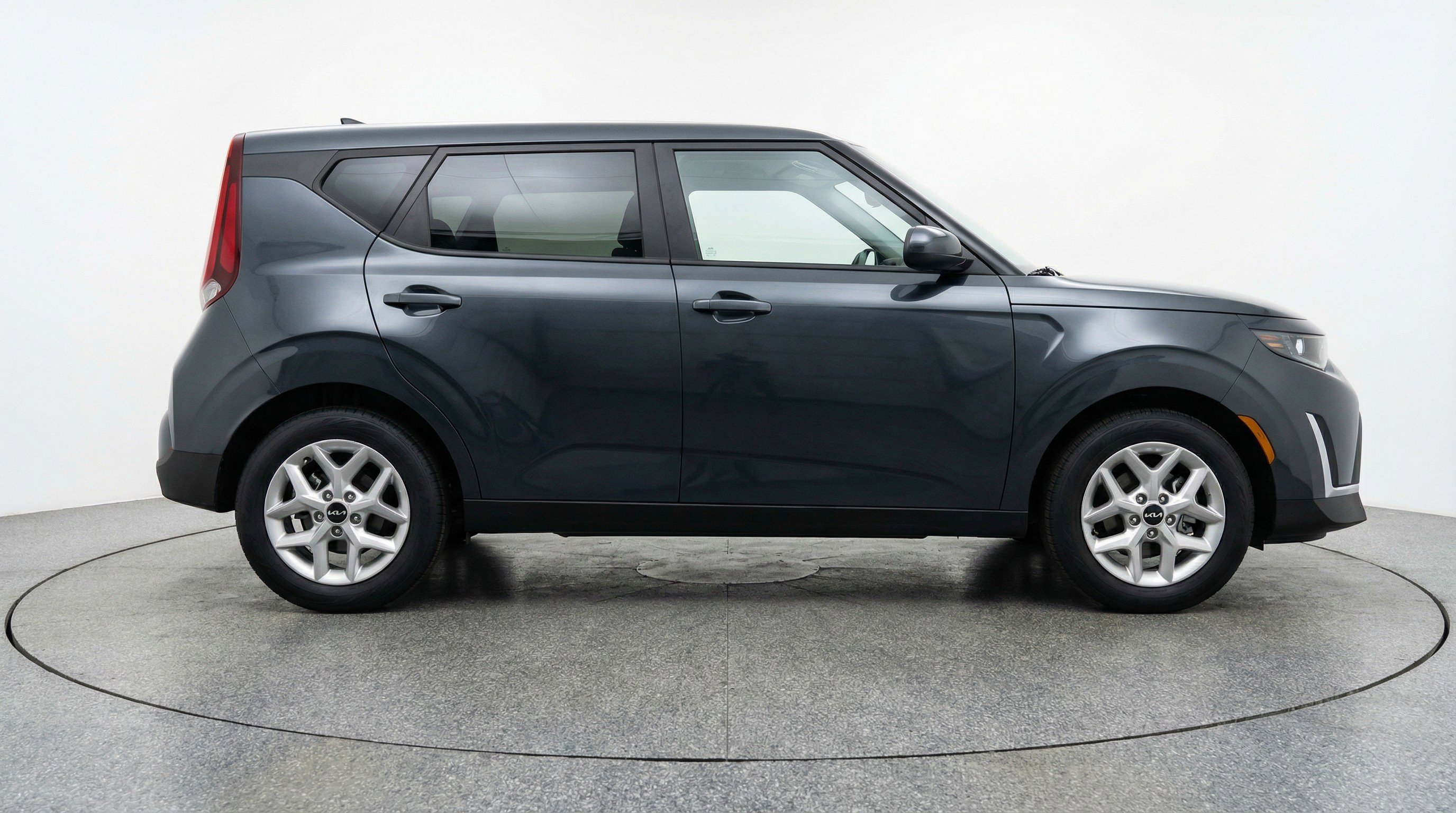 Used 2025 Kia Soul LX w/ LX Technology Package FWD image 11