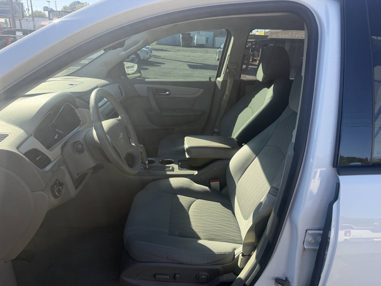 Used 2017 Chevrolet Traverse LS FWD image 7
