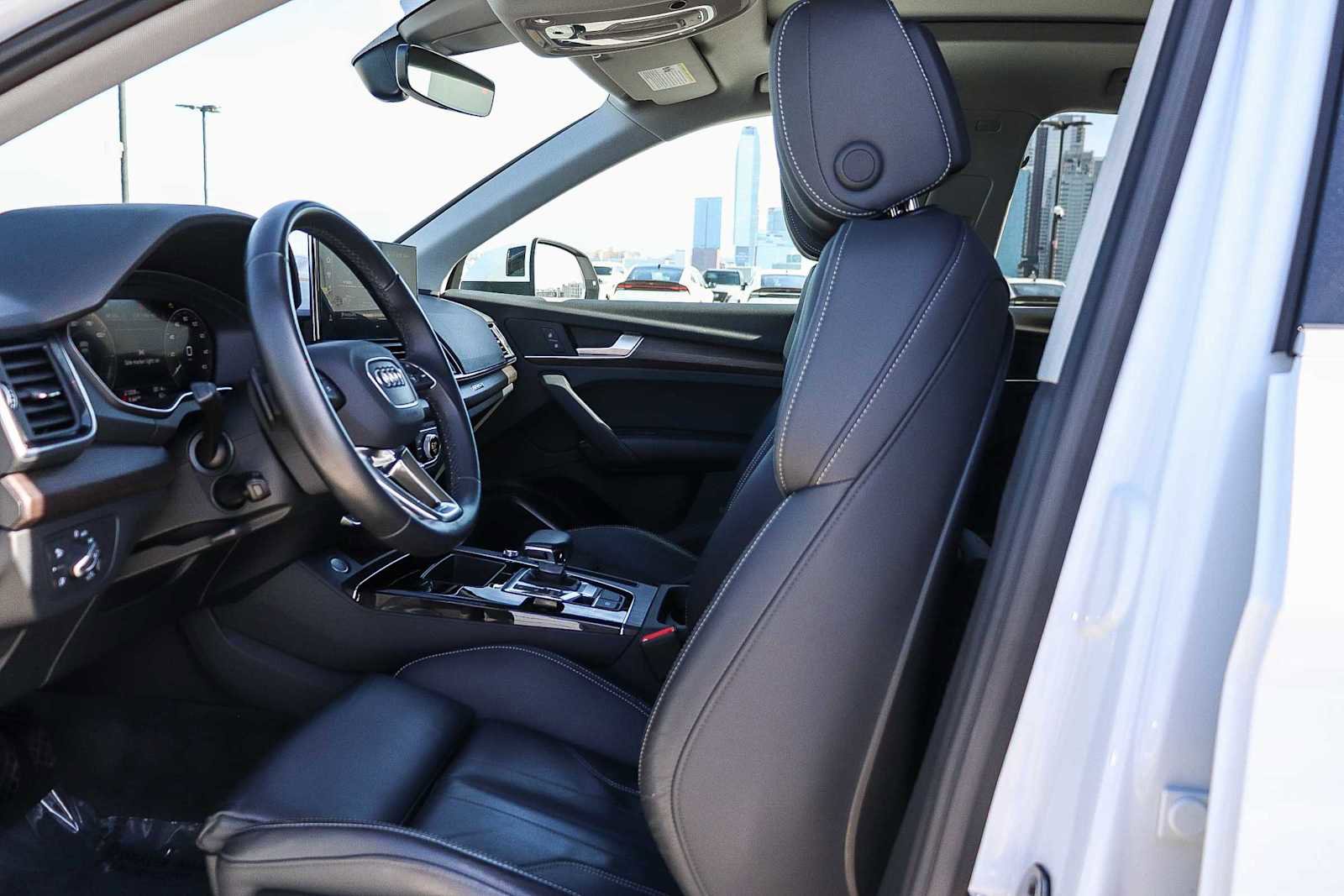 Used 2023 Audi Q5 e Premium w/ Convenience Package image 24