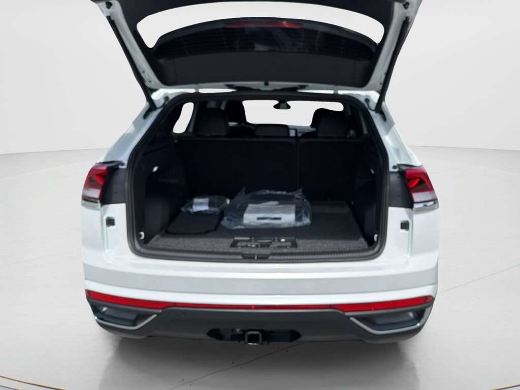 New 2026 Volkswagen Atlas Cross Sport SE FWD image 9