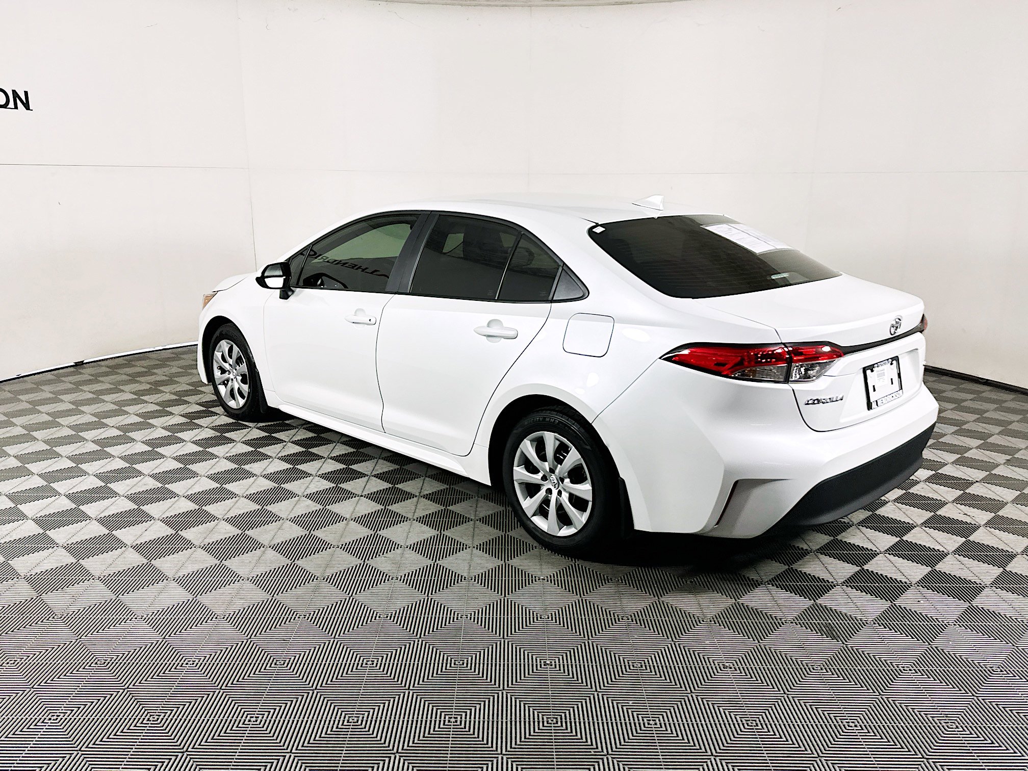 Used 2025 Toyota Corolla LE image 5