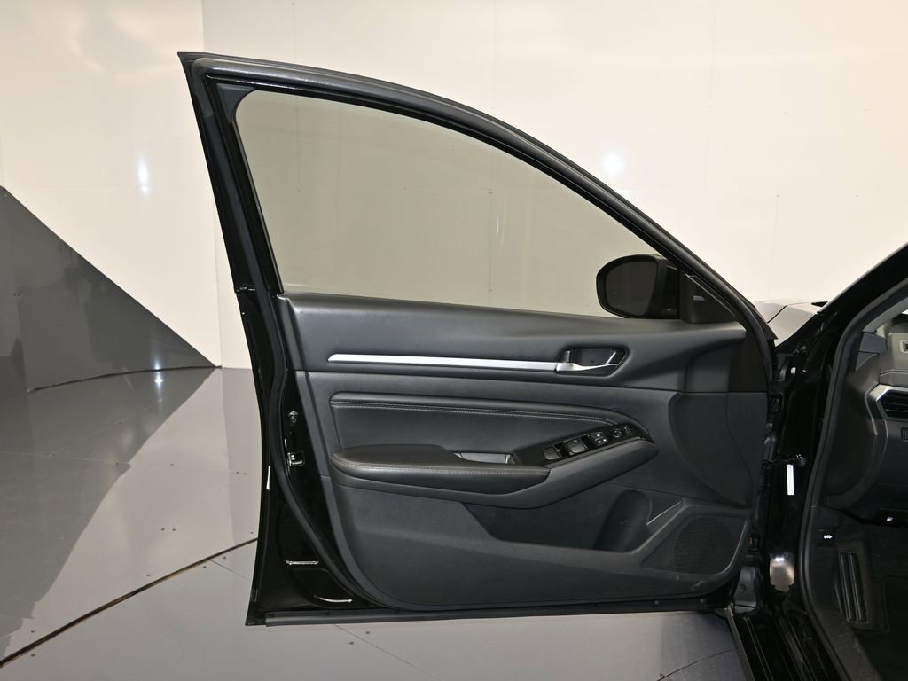 Certified 2022 Nissan Altima 2.5 SV w/ SV Premium Package FWD image 10