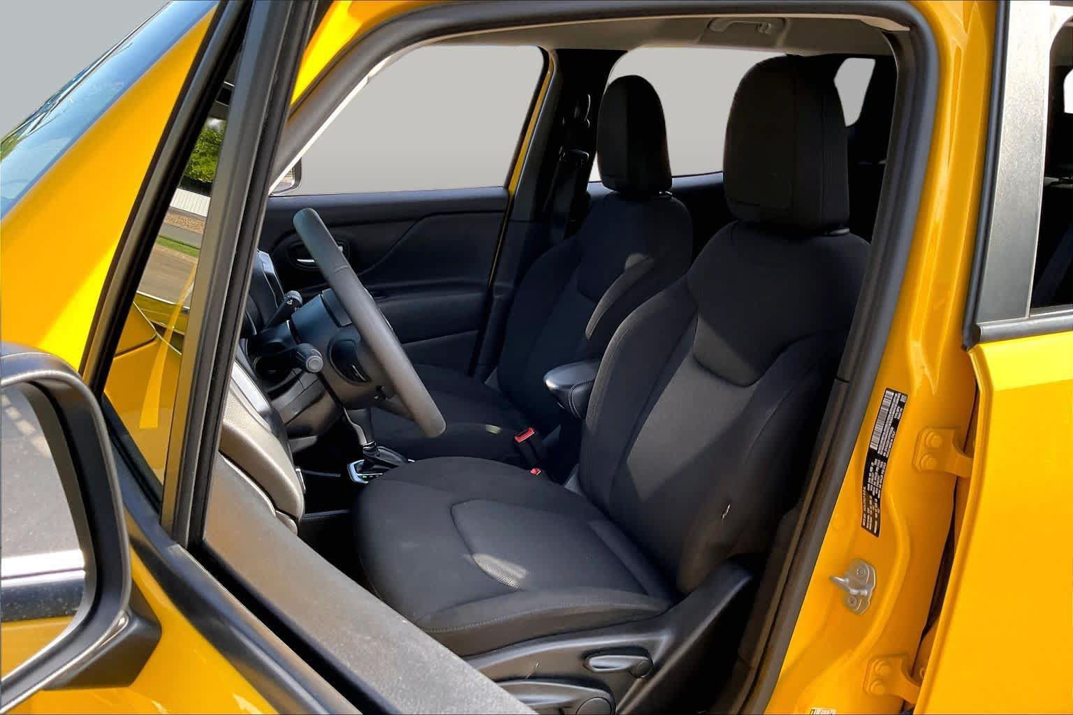 Used 2023 Jeep Renegade Latitude AWD/4WD image 8