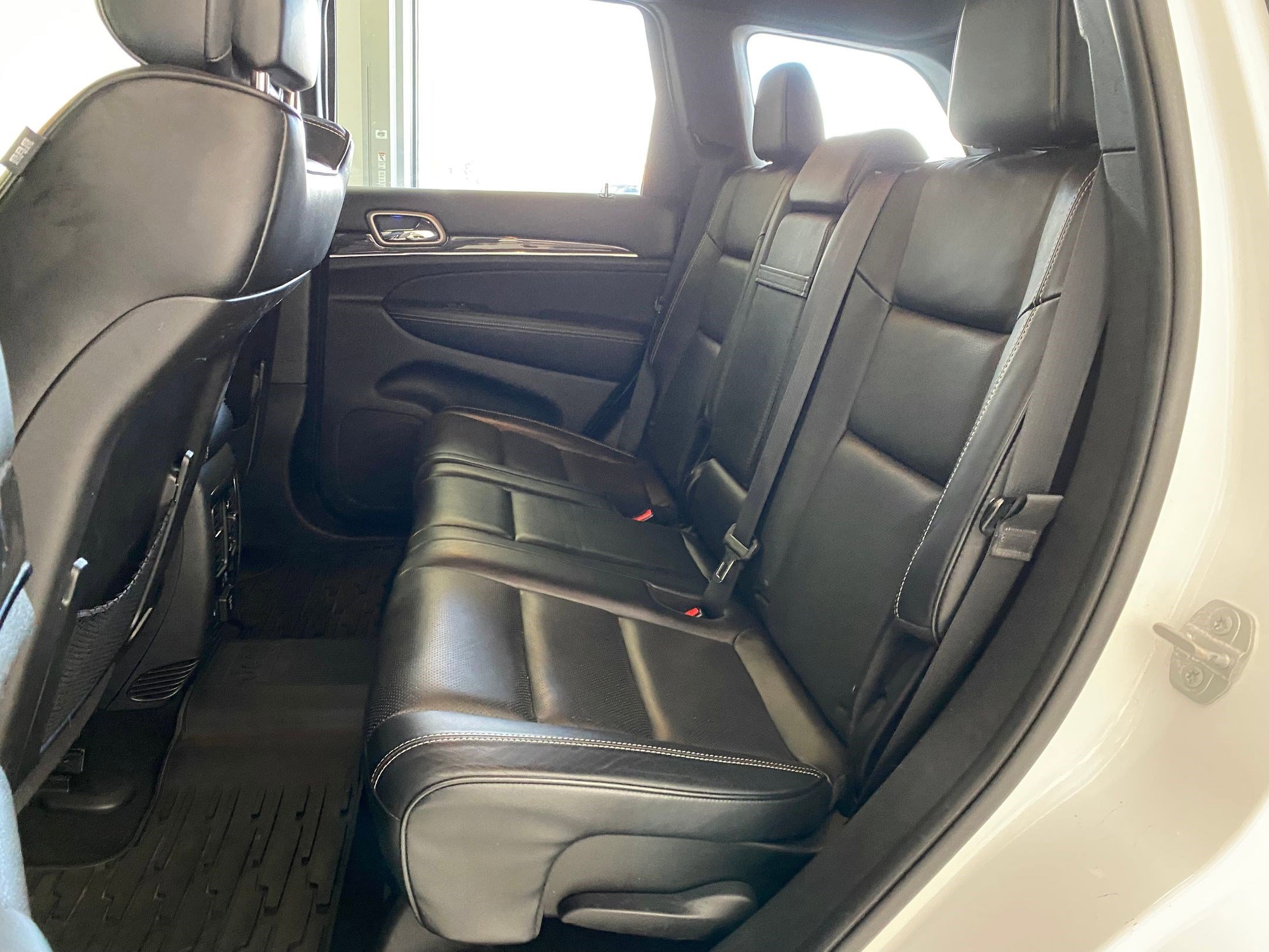 Used 2015 Jeep Grand Cherokee Overland w/ Advanced Technology Group image 14