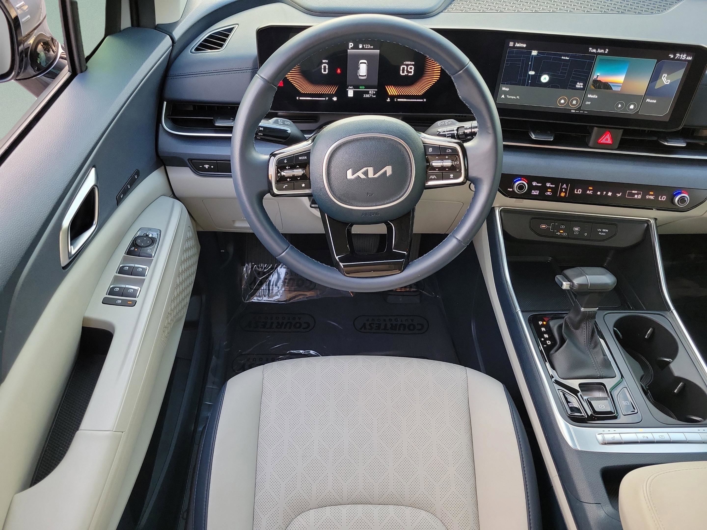 Used 2026 Kia Carnival EX FWD image 9