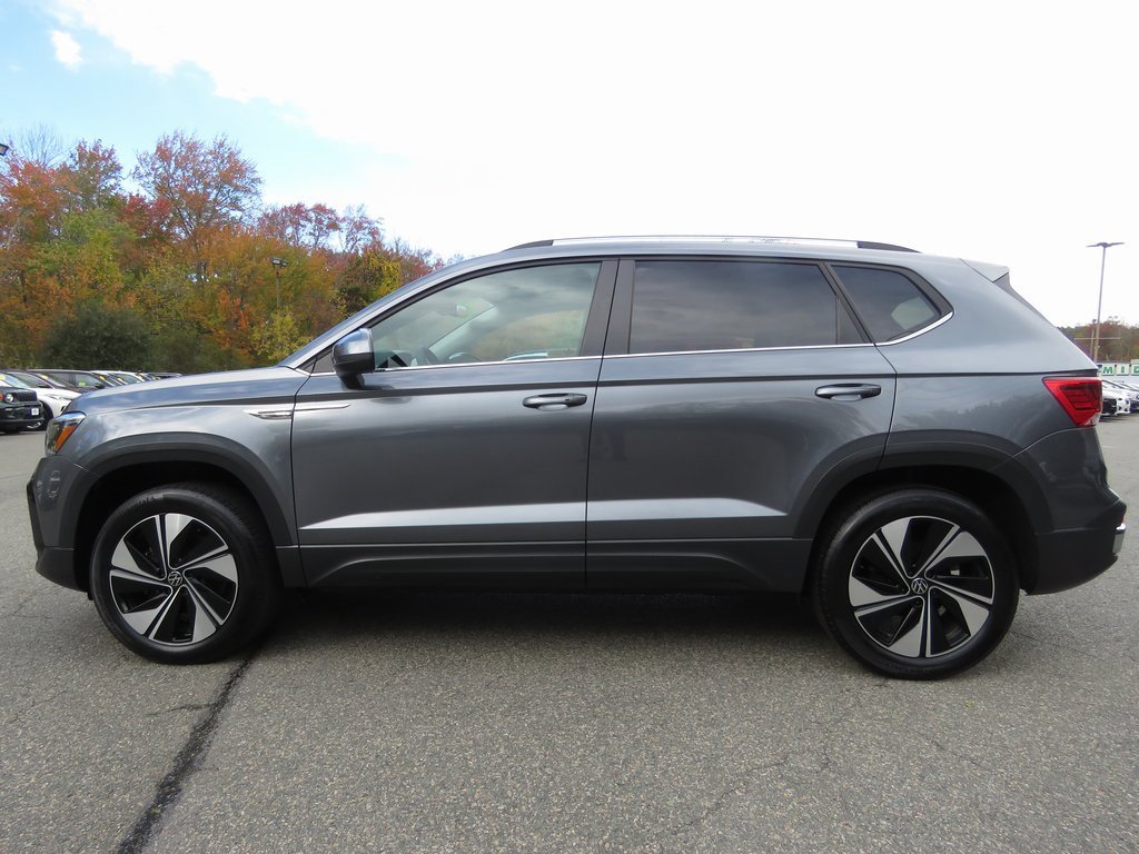 Used 2024 Volkswagen Taos SE w/ Panoramic Sunroof Package image 9