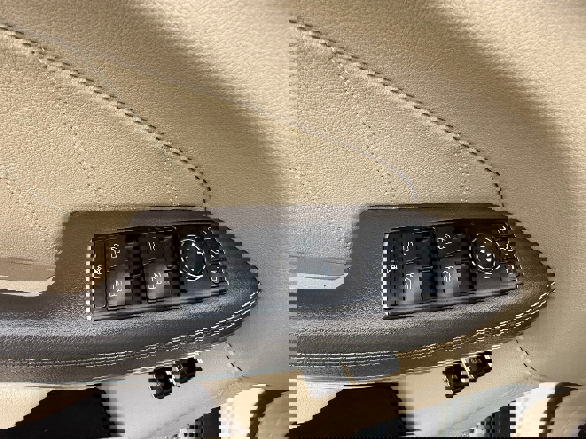 Used 2014 Mercedes-Benz GL 550 4MATIC image 28