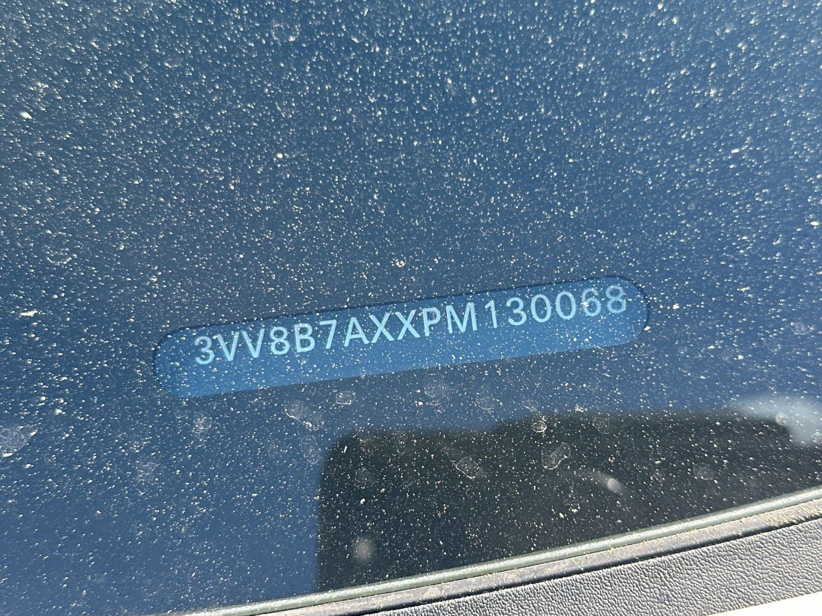 Used 2023 Volkswagen Tiguan SE R-Line image 2