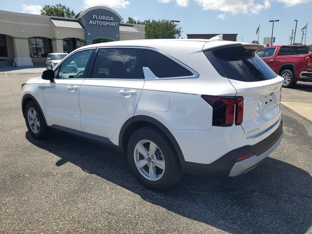 Used 2025 Kia Sorento LX FWD image 3